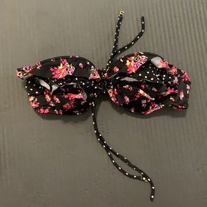 Never worn (top only) underwire and padded. Converts to strapless.